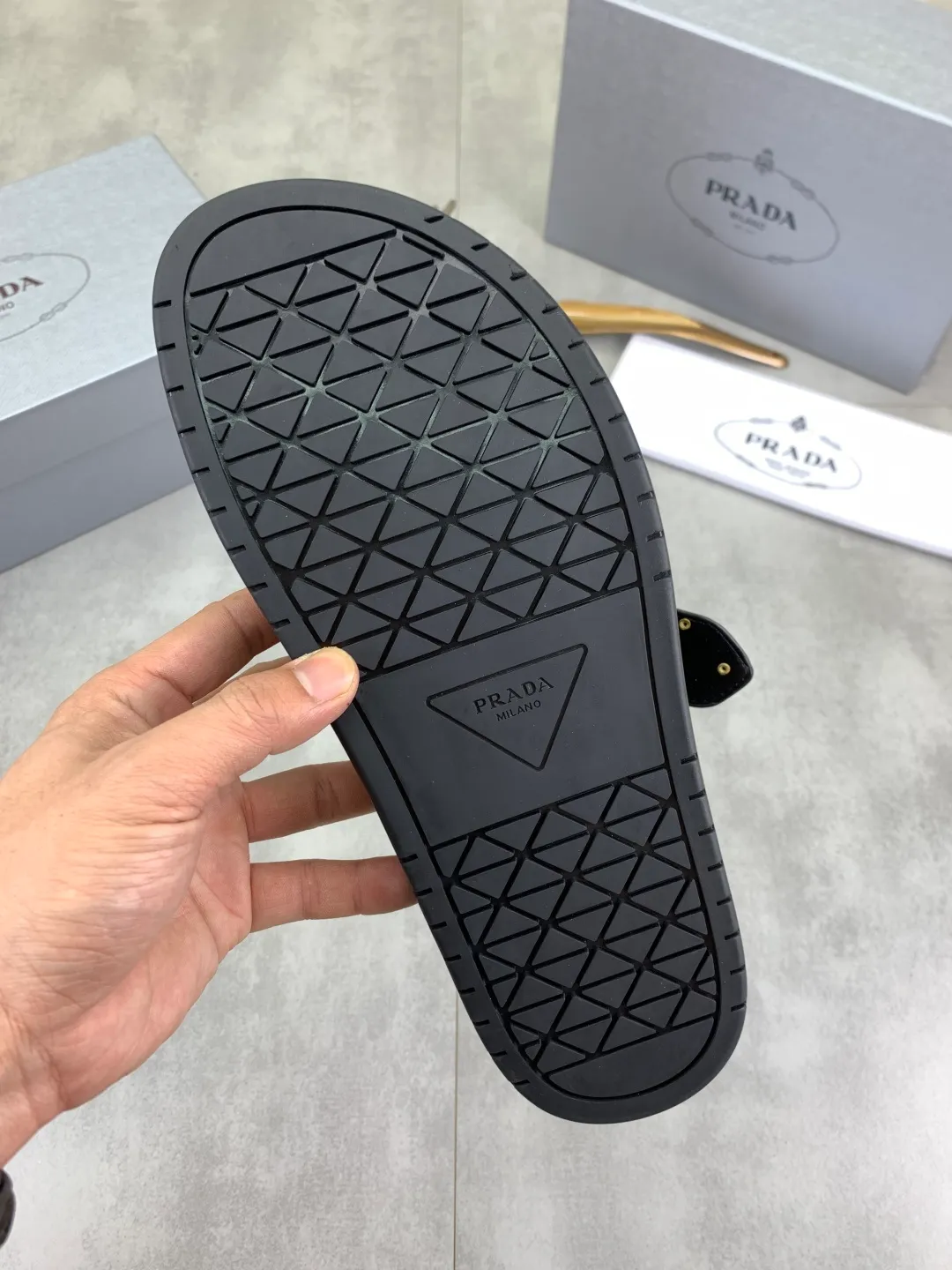 Men's shoes 💰P340💰【New style】🎁🎁🎁 PRADA Prada's new casual slippers, original official website, perfect workmanship, transmitting a kind of noble luxury, sublimating its definition of luxury in Prada's high-end extraordinary craftsmanship. Original combination outsole, code number: 38-44 (45 customized) Multiple colors 🉑️ to choose from